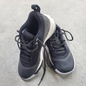 Under Armour Sneakers